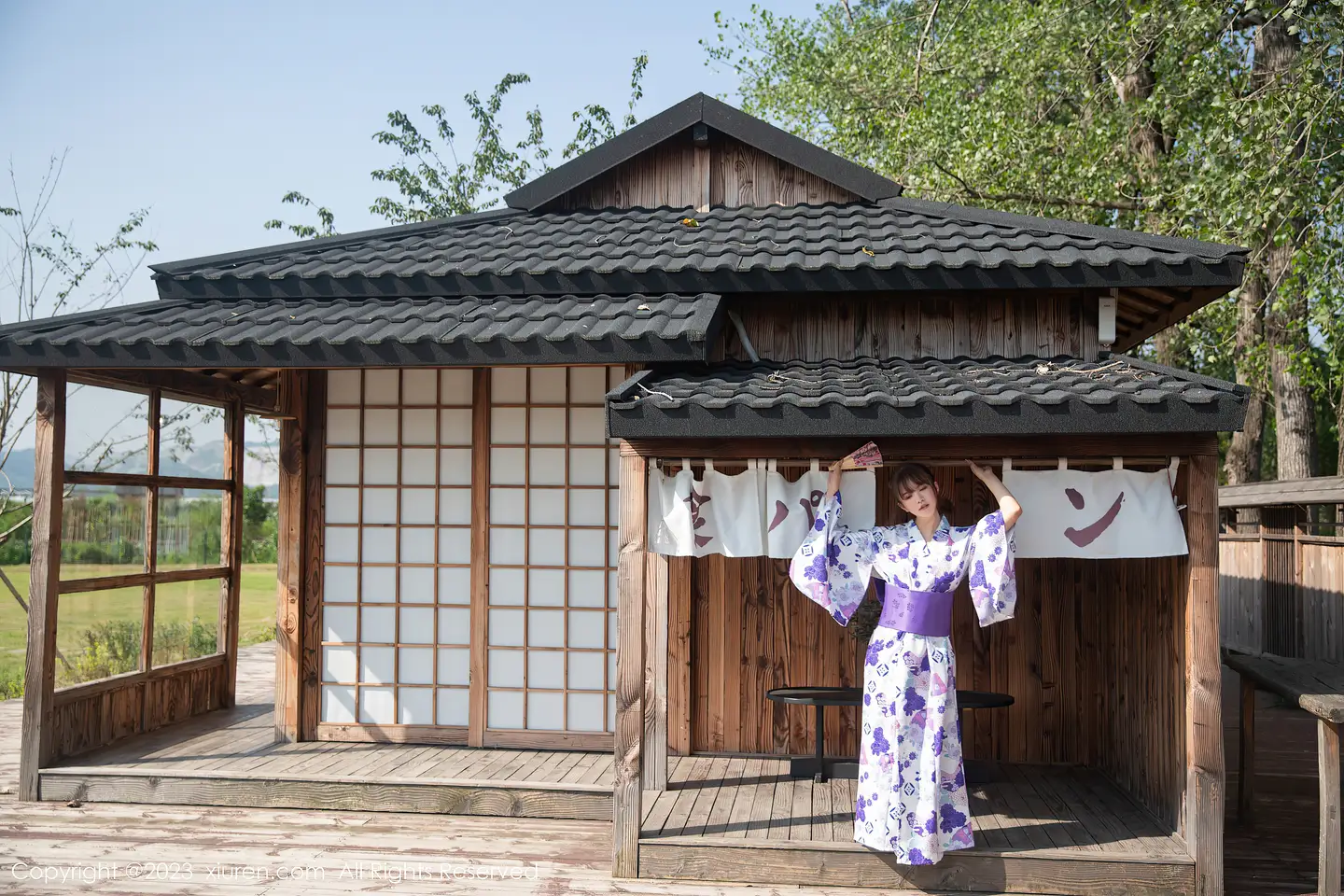 图片[3]-[XiuRen秀人网]2023.02.14 VOL.6264 安然anran 银色深V礼服裙与金色内衣加肉丝美腿性感私房写真集-秀人网官方网站